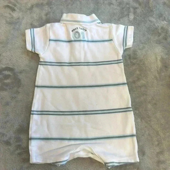 Next - LIKE NEW - Set of 3 short sleeve rompers. Size 6-9 months - Picture 5 of 7